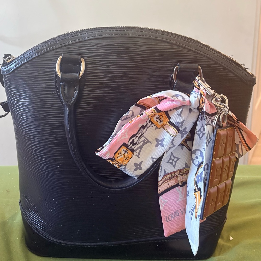 Louis Vuitton Vintage Black Epi Lockit PM - Picture 2 of 13